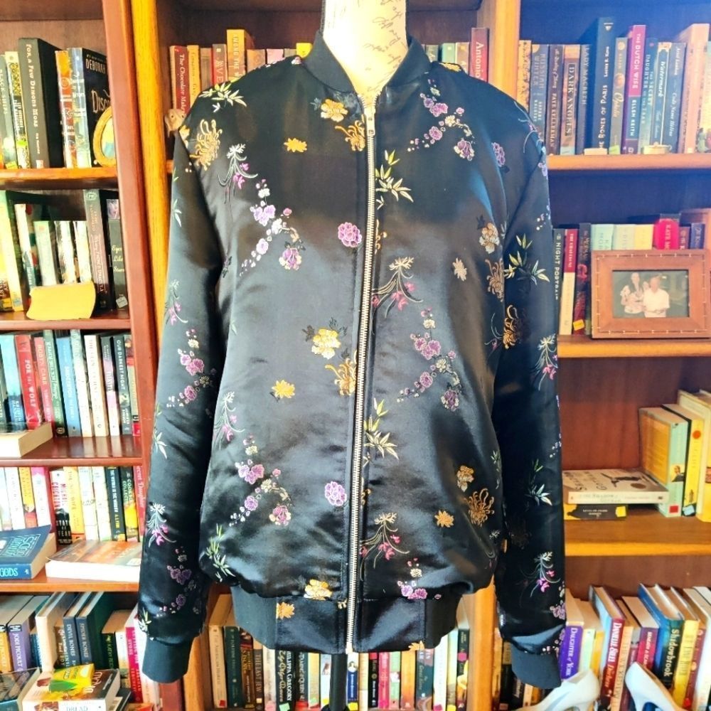 𝅺RECLAIMED vintage black satin floral embroidered bomber jacket size M euc